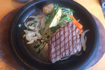 ユキ号の牛肉を用いた料理の提供（富田林市のレストラン2店舗にて）