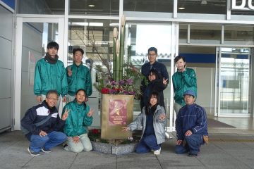 【草花造園専攻】サカイからセカイへ!世界への玄関口に立つ、門松